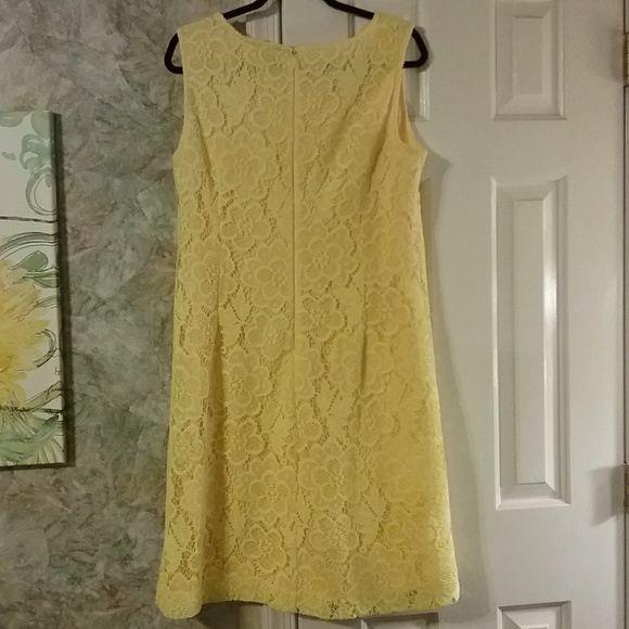 **SOLD** ⏰NY&C | Flowered-Lace Shift - Picture 2 of 4